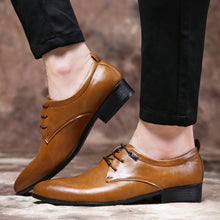 Laden Sie das Bild in den Galerie-Viewer, British brogue pointed toe men fashion shoes