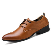 Laden Sie das Bild in den Galerie-Viewer, British brogue pointed toe men fashion shoes